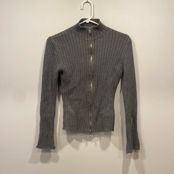 Grey sweater - Picture 1 of 7